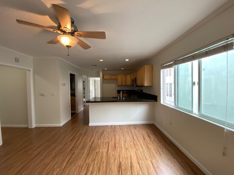 Building Photo - 5540 Franklin Ave