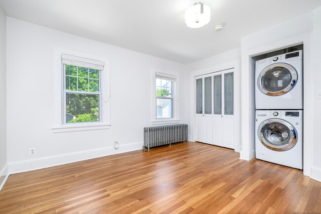 Building Photo - 20 Scofield Pl