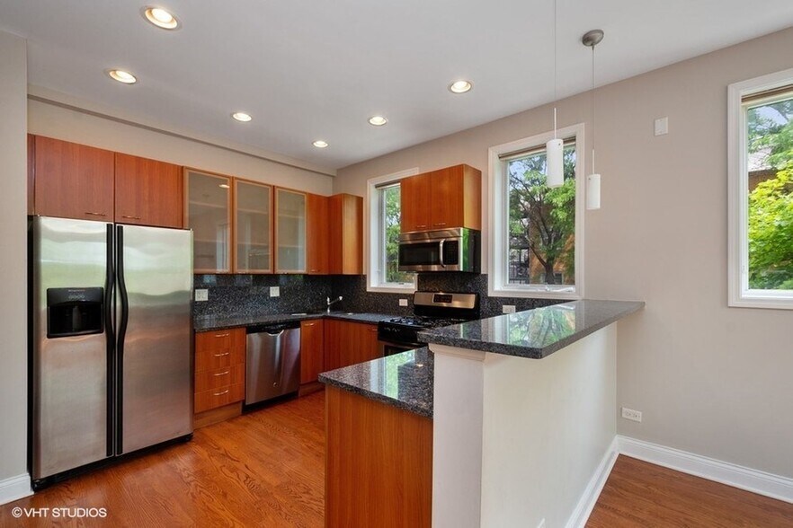 Building Photo - 1458 N Artesian Ave