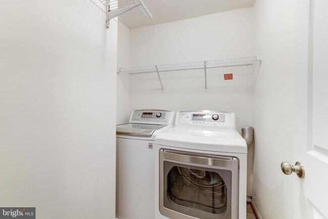 Building Photo - 42639 Chisholm Dr