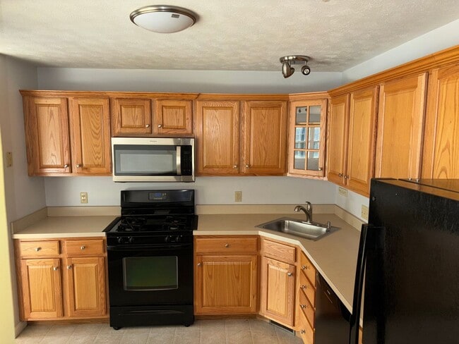 Building Photo - 95 Green Briar Rd