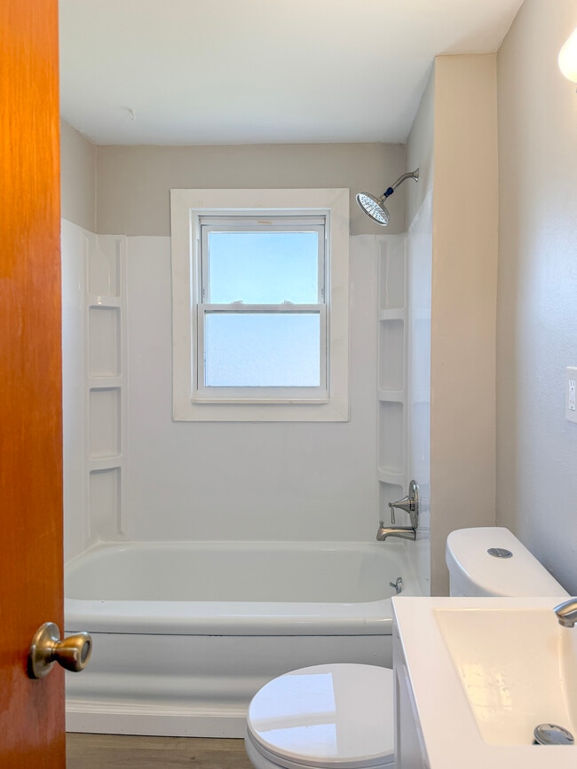 Building Photo - 1612 Maine