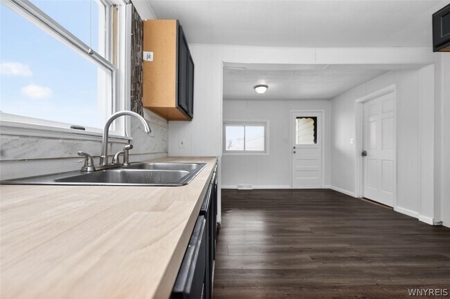 Building Photo - 3028 Welch Ave