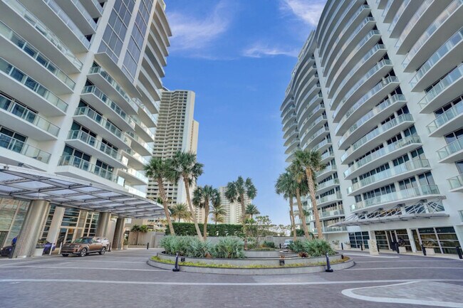 Building Photo - 3100 N Ocean Dr