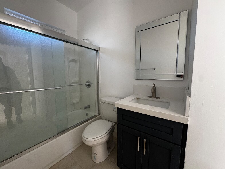 Building Photo - 1764 W 28th St