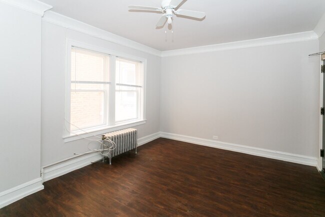 Building Photo - 6748 N Ashland Ave