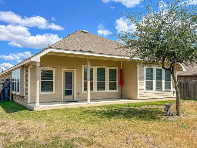 Building Photo - Contemporary 3-Bedroom Near Randolph AFB