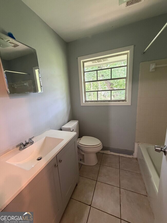 Building Photo - 1045 Laurel Ct