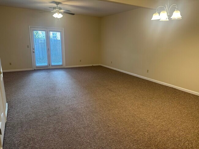 Building Photo - 2005 River Ridge Rd