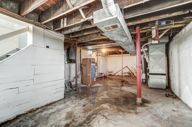 Building Photo - Two Bed, One Bath in Dayton!