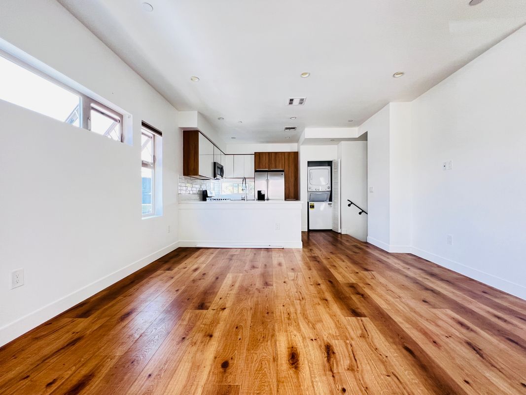 Building Photo - 1718 Miramar St