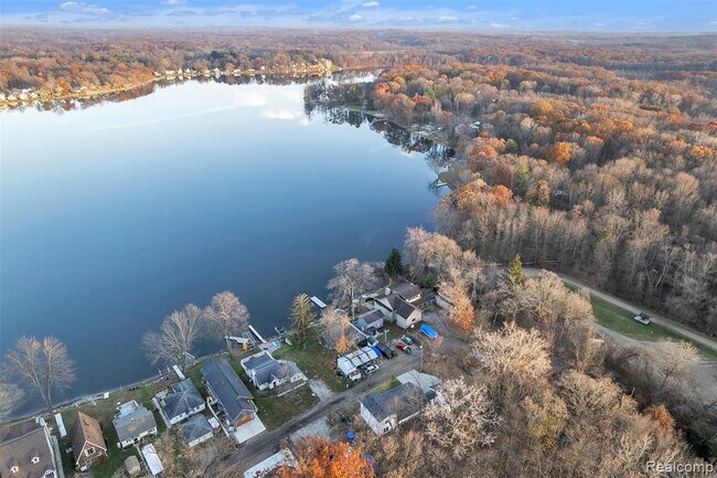 Building Photo - 8165 Leonard Dr