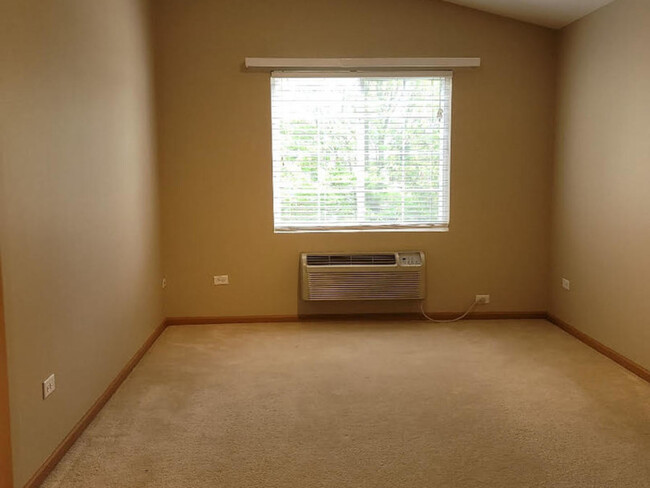 Building Photo - 525 Silverstone Dr