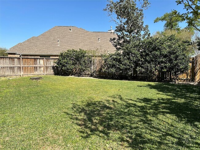 Building Photo - 101 Silverwood Ranch Estates