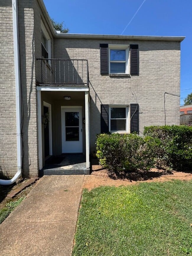 Building Photo - Downtown living at its best!  Recently Remodeled - 2 Story End Unit with 2 BD & 1 Full BA, All Ne...