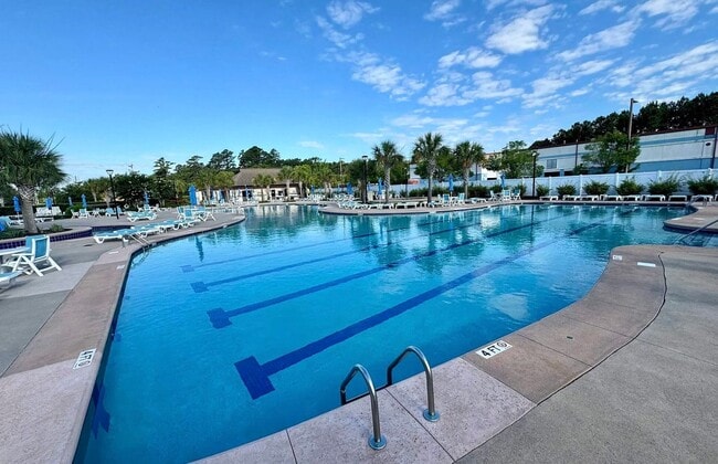 Building Photo - Upscale Townhome in Market Common! MOVE-IN READY!