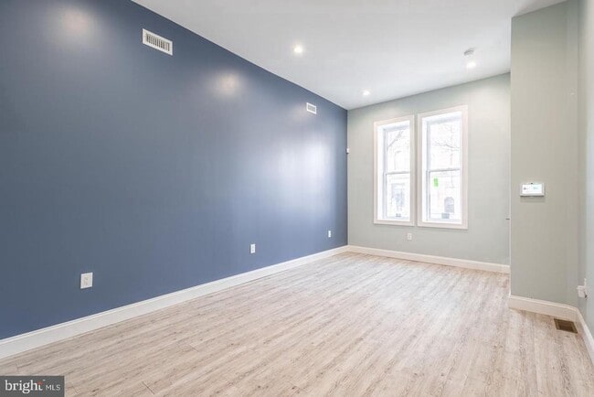 Building Photo - 3030 W Girard Ave