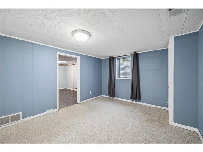 Building Photo - 4 Bed - 2 Bath Brooklyn Park Home with Lar...