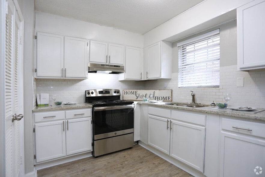 3BR, 2.5BA, 1,510 SF - Crystal Grove Townhomes
