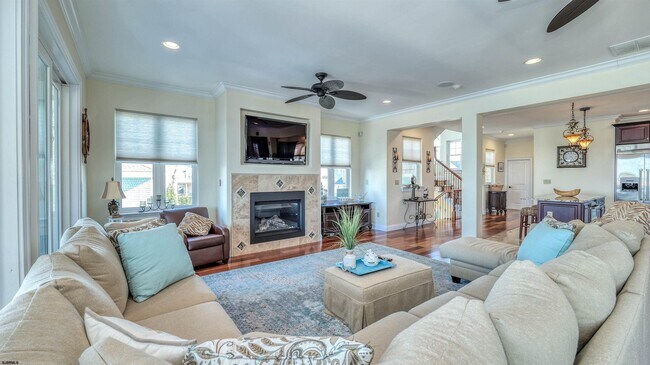 Building Photo - 909 N Cambridge Ave