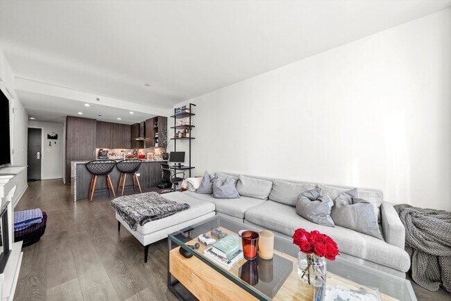 Building Photo - 750 N Hudson Ave