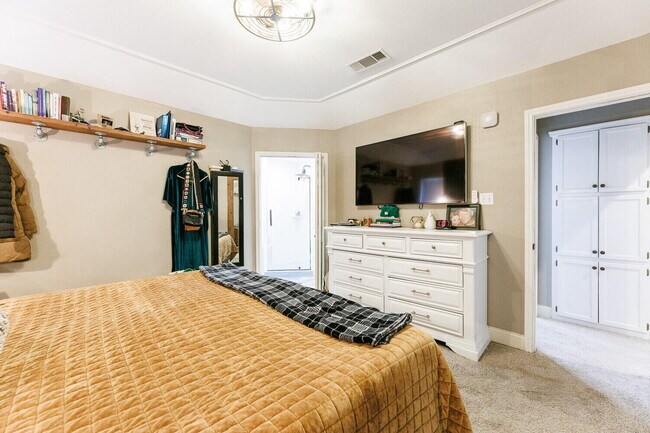 Building Photo - 6037 72nd St