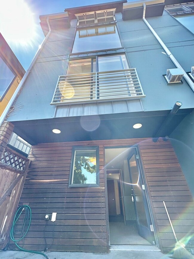 Building Photo - Three-Level Loft-Style 2BR | 3BA with Priv...