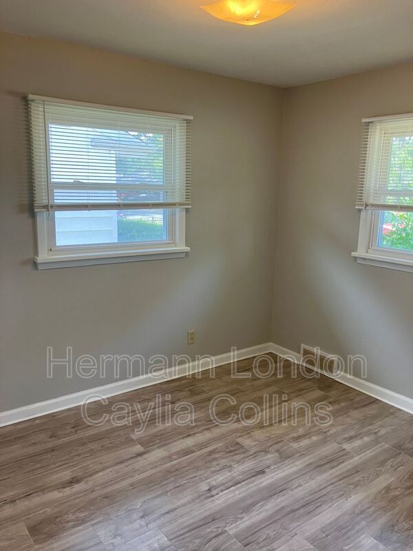 Building Photo - 100 Florisota Dr