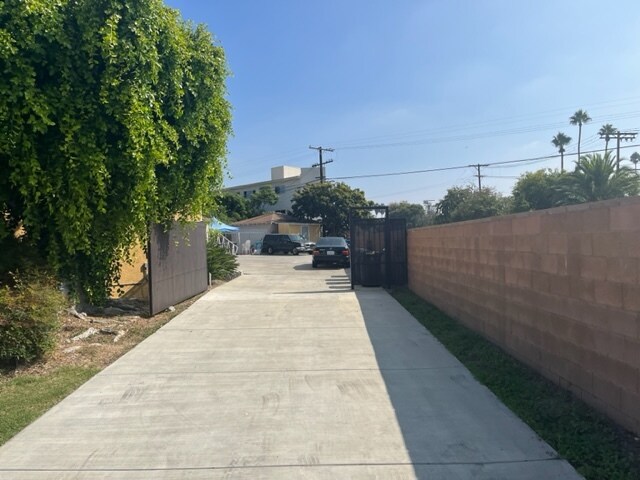 Building Photo - 1712 S Ridgeley Dr