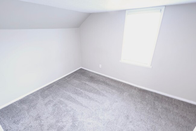 Building Photo - 1453 Woodbirch Ave