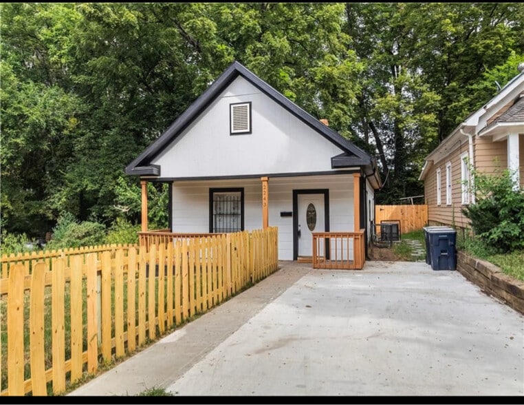 Primary Photo - 2243 Spruce Ave