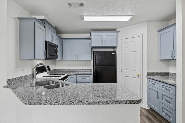 Kitchen - 502 Rockmoor Dr