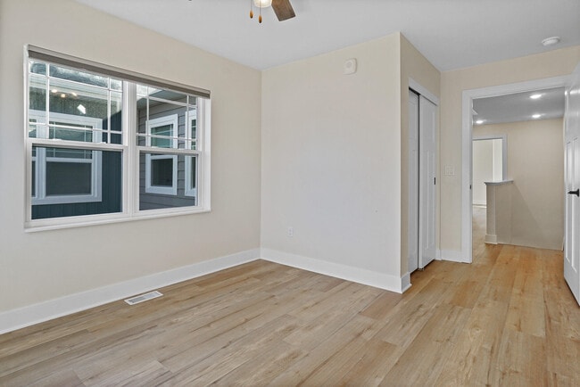 Building Photo - 116 Eiche Dr