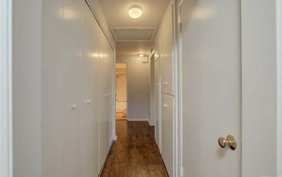 Building Photo - 3220 Merrill Dr