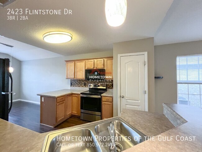 Building Photo - 2423 Flintstone Dr