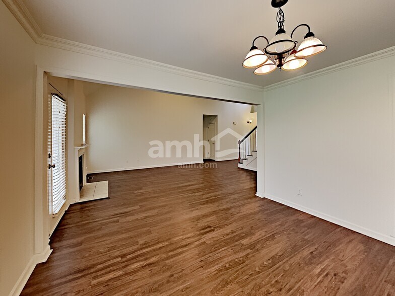 Building Photo - 1914 Amacher Dr