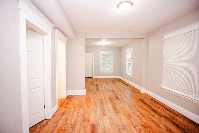 Building Photo - 1445 Yates St