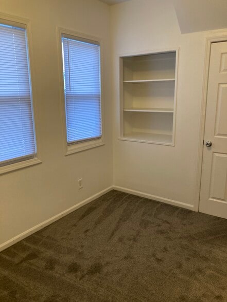 Building Photo - 2810 S Lenox St