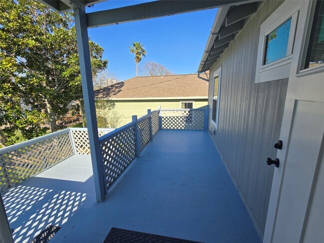 Building Photo - 914 Avenue K