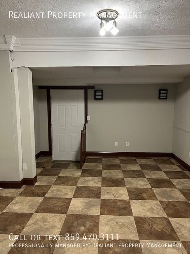 Building Photo - 3809 Dicksonia Dr