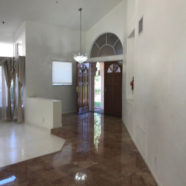 Building Photo - 1000 Calle Allegre