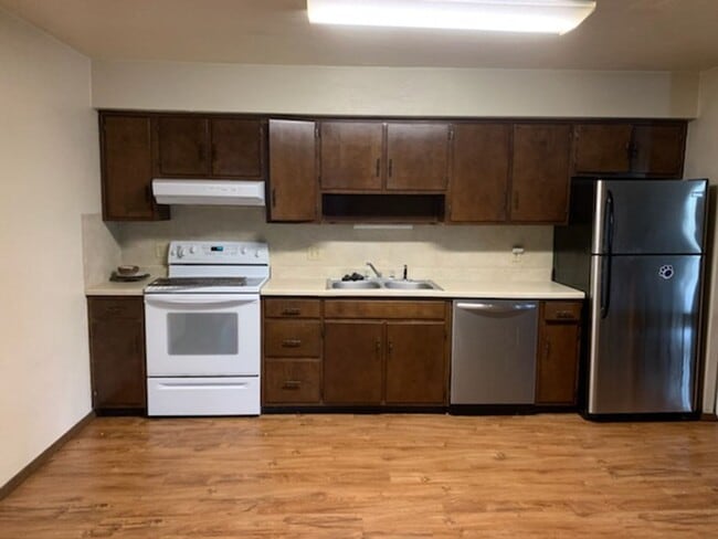 Building Photo - 2 Bedroom, 1 Bath Second Floor Apartment i...