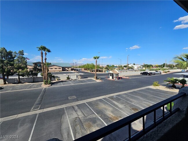 Building Photo - 3749 Carlyle Dr