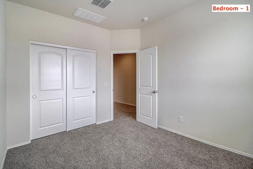 Building Photo - 1122 E Viola Ct