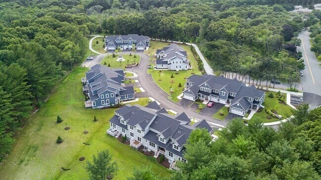 Building Photo - 15 Lily Pond Ln