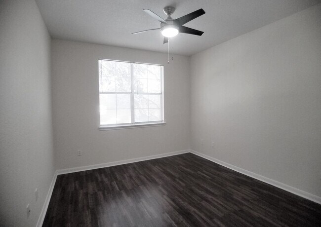 Building Photo - City View Wood Floor Updated Kitchen  2/2 condo at Park North Downtown Orlando