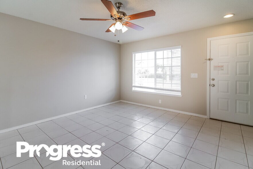 Building Photo - 1204 Ivy Meadow Dr