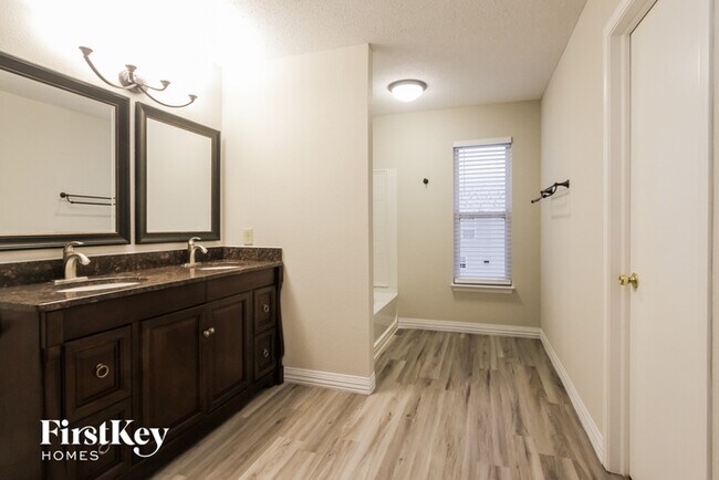 Building Photo - 14168 Country Breeze Ln