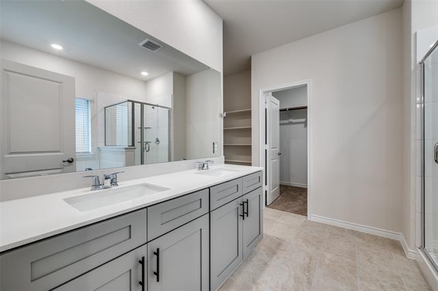 Building Photo - 1600 Bleriot Ct