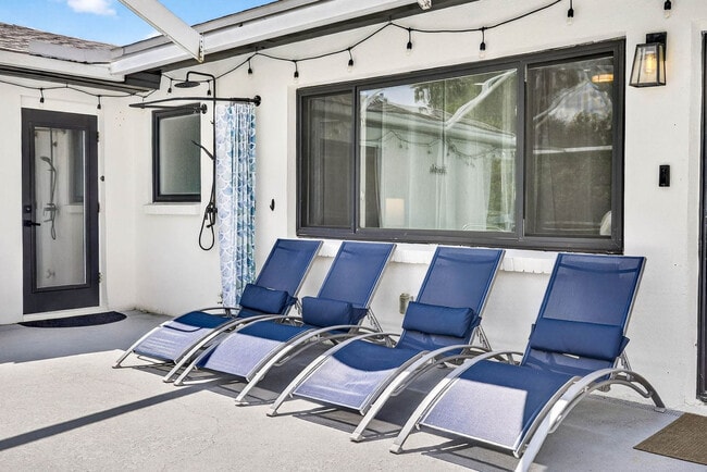 Building Photo - 318 S Burlingame Ave